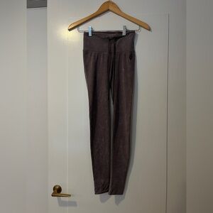 Taupe / purple leggings